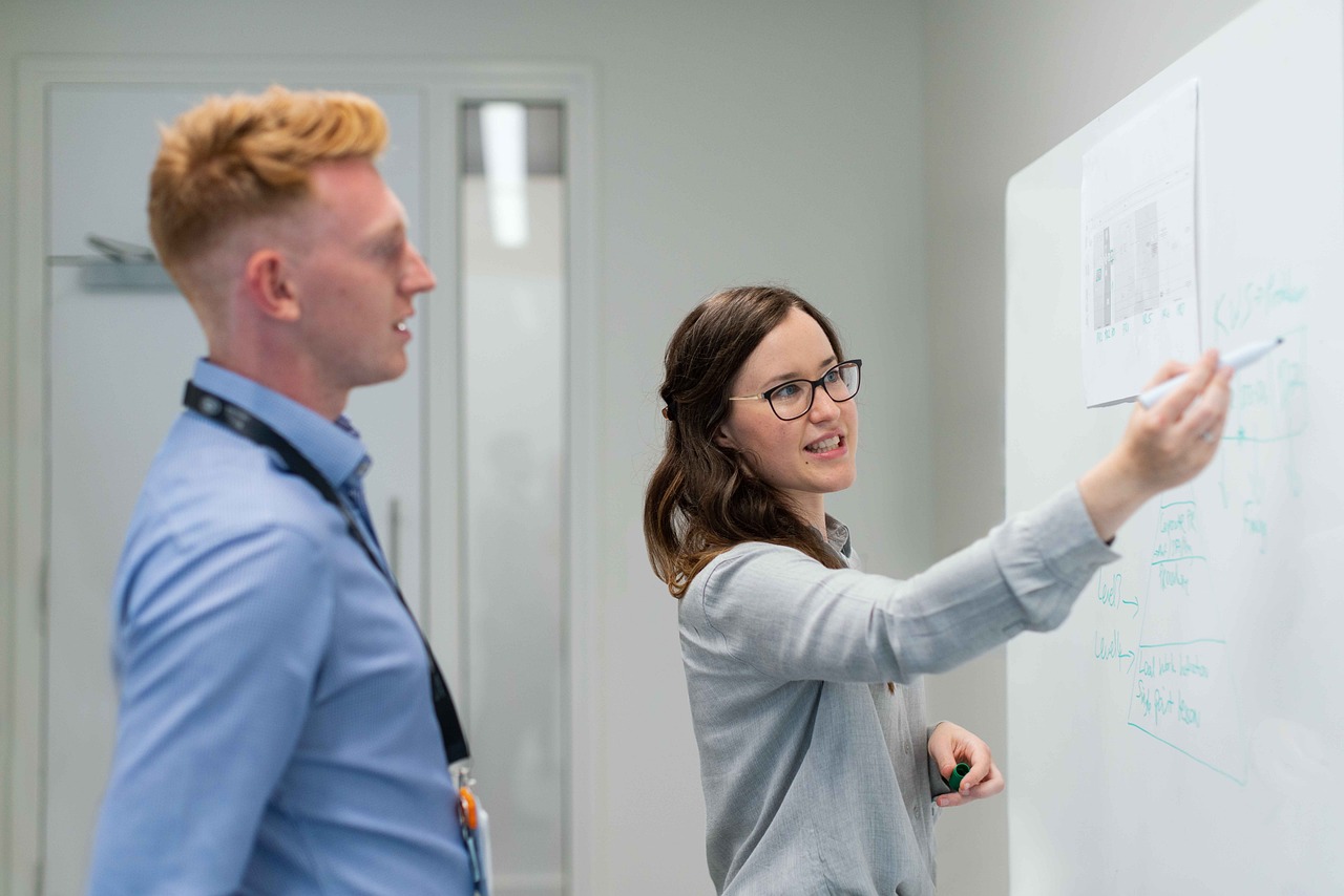 Sell Courses Online: Real Examples Inside